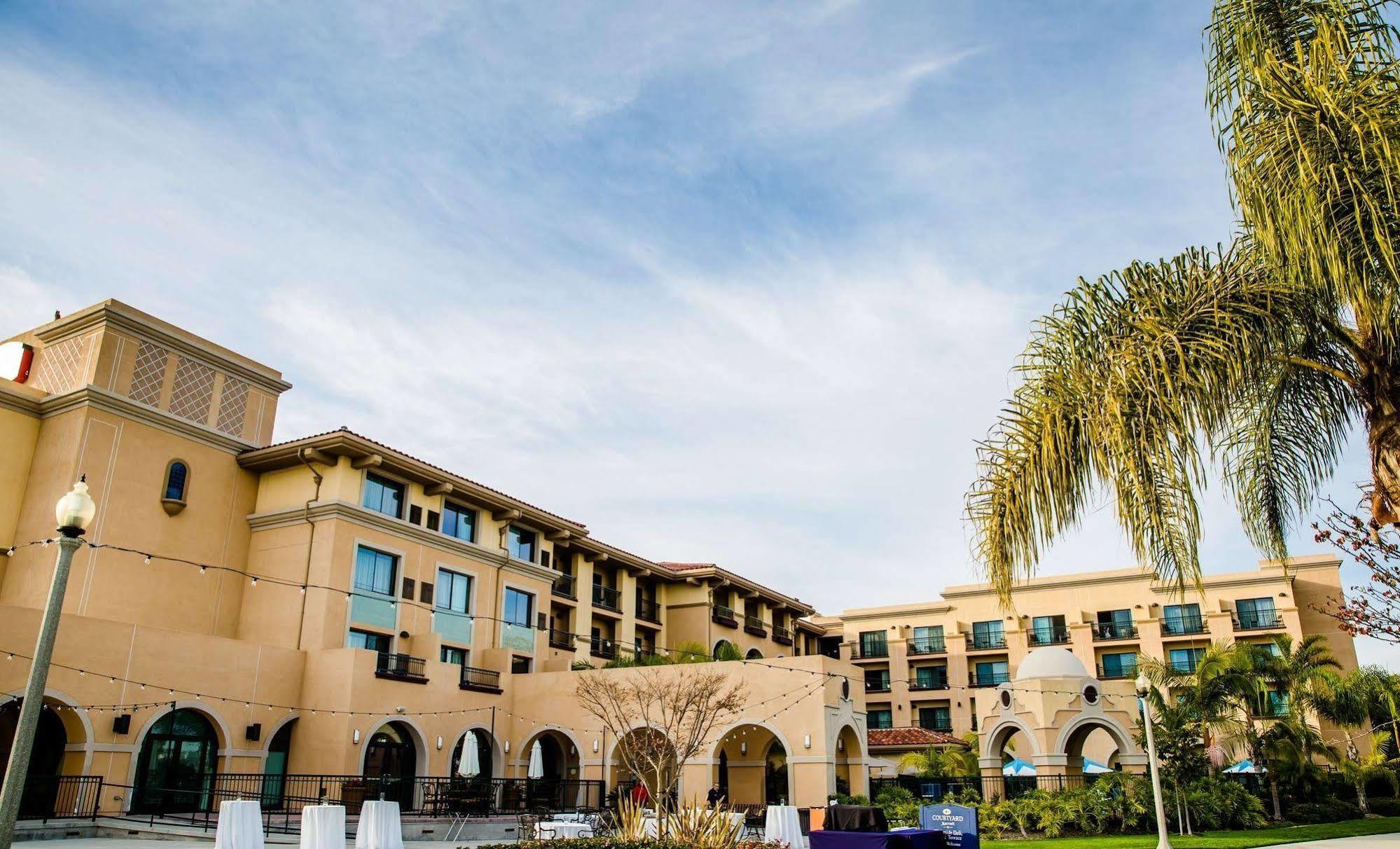 Courtyard San Diego Airport/Liberty Station Extérieur photo